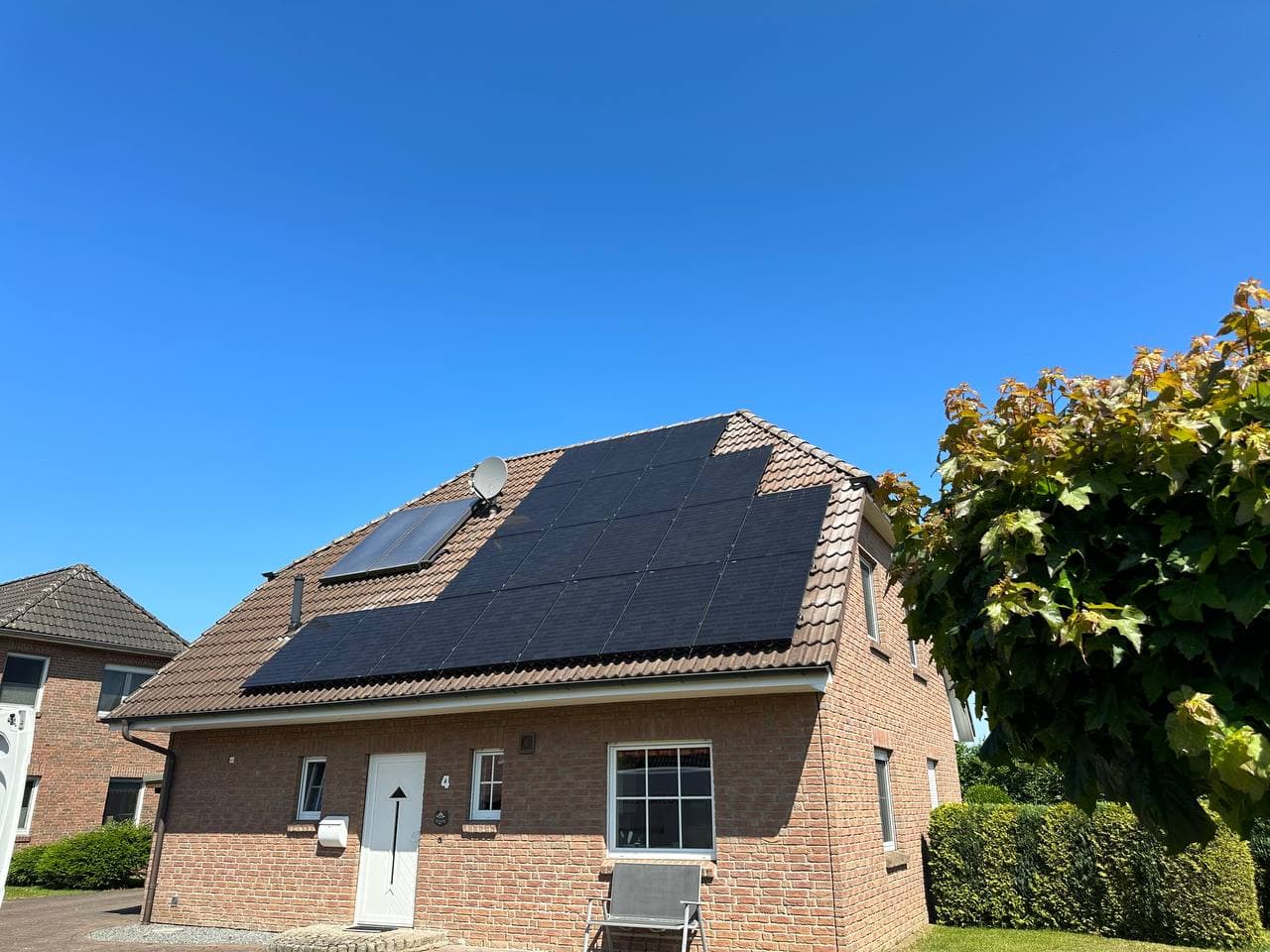 Einfamilienhaus mit Solaranlage von Profisolar Bau